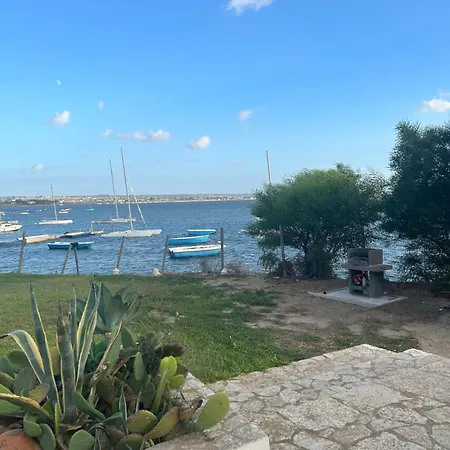 Casa vacanze Baia Dei Fenici *